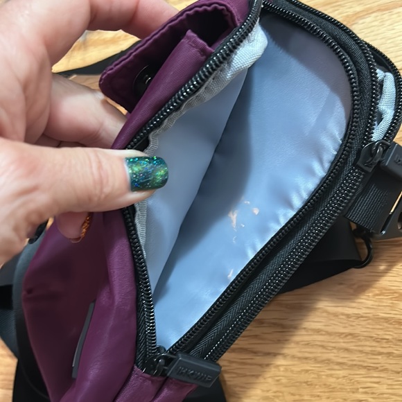 Hipwik crossbody convertible, burgundy bag - Picture 4 of 6